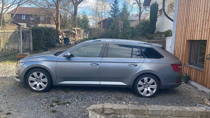 Gebraucht Skoda Superb Style 190 PS (139 kW) 2020 Grau Kombi