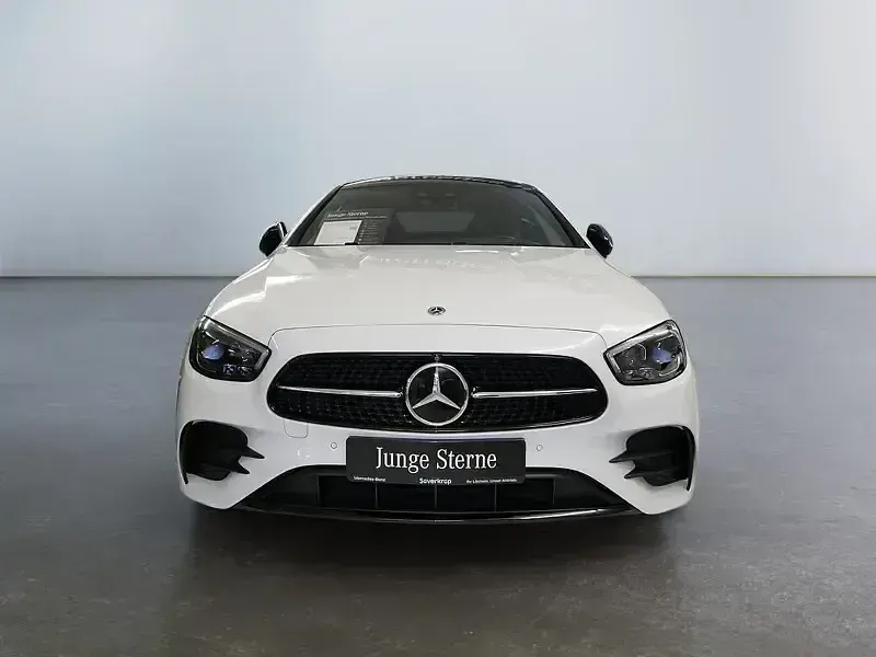 Gebraucht Mercedes E400 AMG 330 PS (242 kW) 2023 Weiß Coupé
