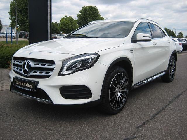 Weiß Gebraucht 2017 Mercedes GLA180 AMG SUV | 20.980 € (Etwas zu teuer) - Bild 1/4