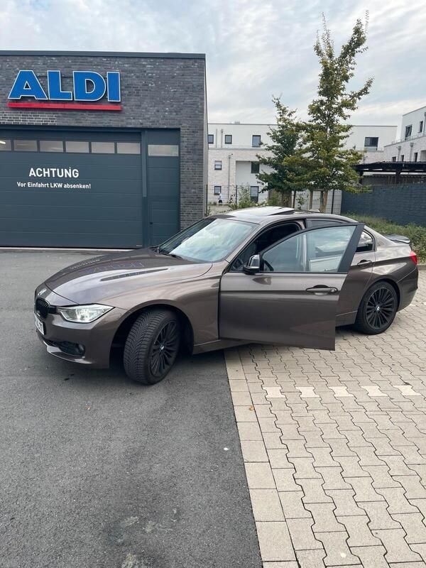 Braun Gebraucht 2013 BMW 320 Limousine | 14.500 € (Fairer Preis) - Bild 1/4