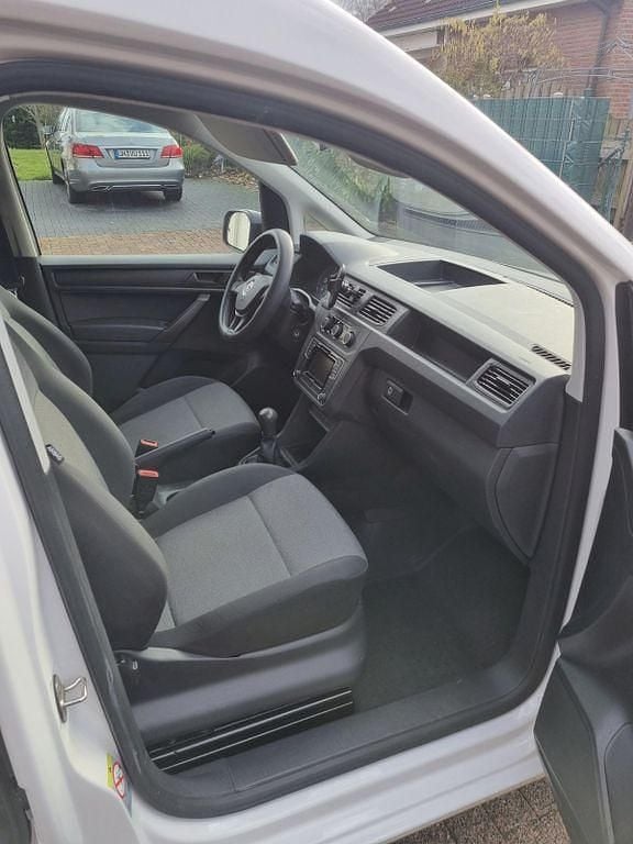 Gebraucht VW Caddy 102 PS (75 kW) 2021 Weiß Van / Kleinbus