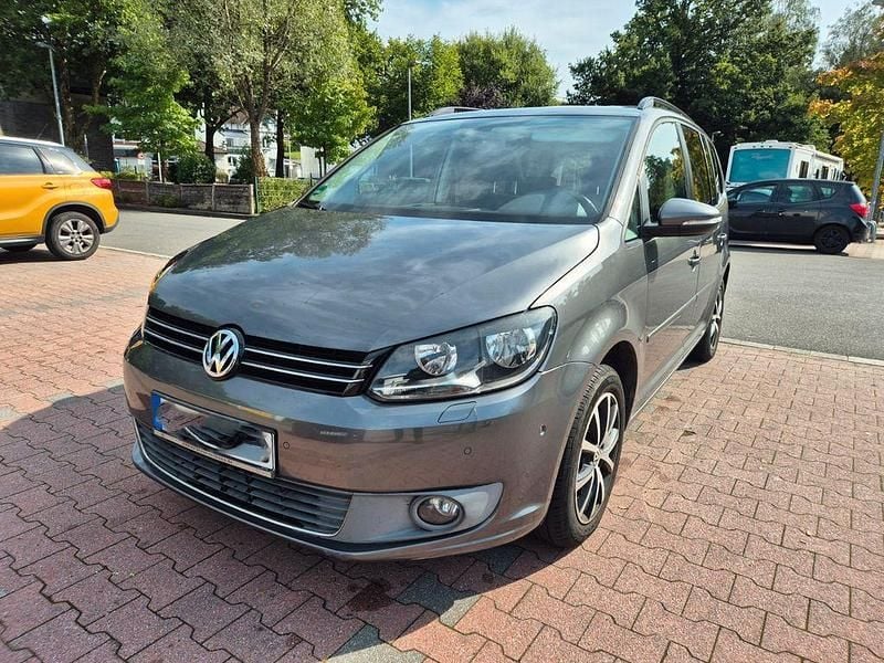 Grau Gebraucht 2010 VW Touran Van / Kleinbus | 7.199 € (Fairer Preis) - Bild 1/4