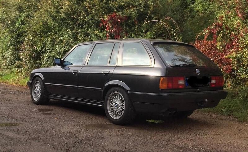 Second-hand BMW 325 170 CP (125 kW) 1990 Negru Break