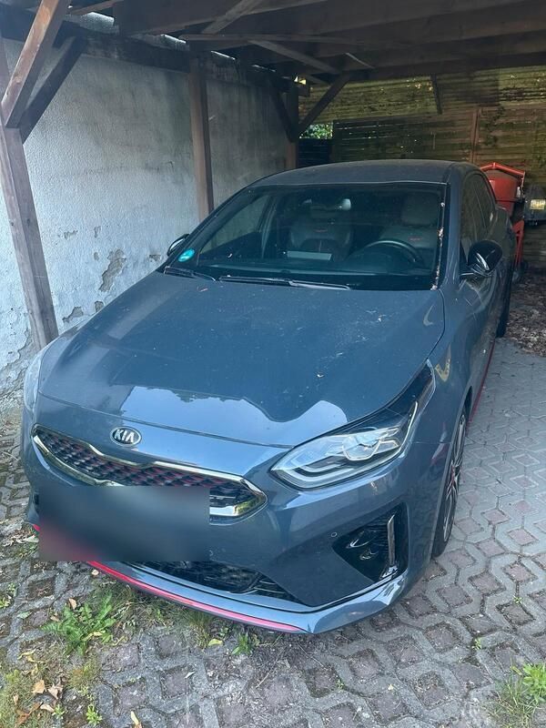 Grau Gebraucht 2020 Kia ProCeed Kleinwagen | 24.000 € (Fairer Preis) - Bild 1/4