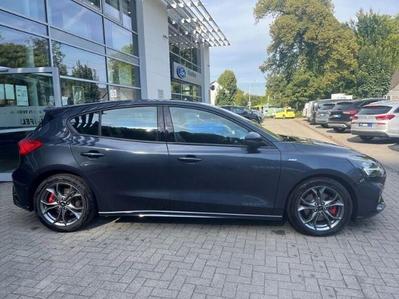 Gebraucht Ford Focus ST-Line 150 PS (110 kW) 2020 Blau Limousine