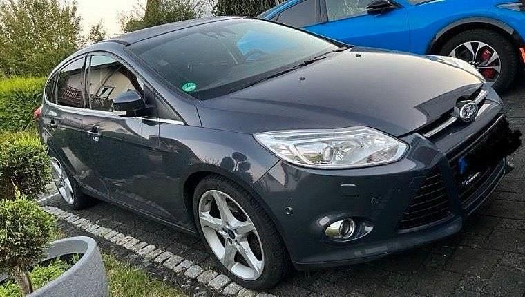 Gebraucht Ford Focus 183 PS (134 kW) 2011 Andere farben Limousine