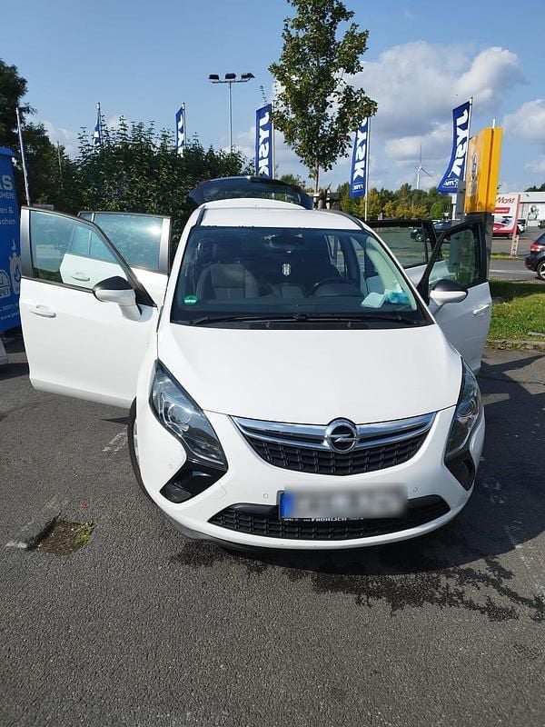 Weiß Gebraucht 2015 Opel Zafira Van / Kleinbus | 4.599 € (Fairer Preis) - Bild 1/4