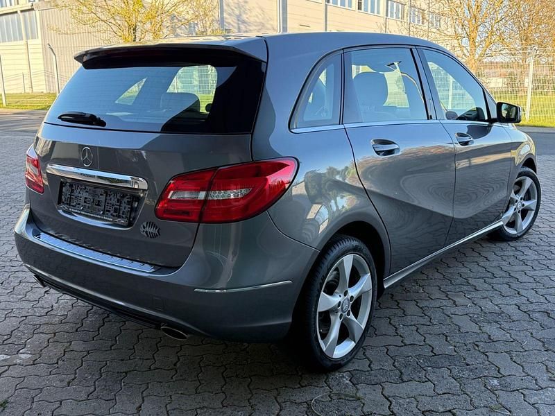 Gebraucht Mercedes B220 184 PS (135 kW) 2014 Grau Van / Kleinbus