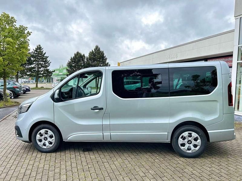 Kqa highlandgrau Gebraucht 2025 Renault Trafic Evolution Van / Kleinbus | 49.990 € - Bild 1/4