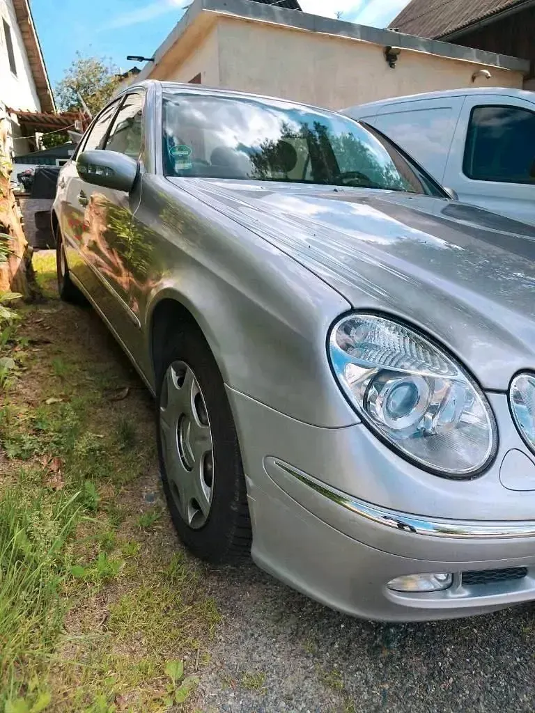 Gebraucht Mercedes E240 177 PS (130 kW) 2002 Grau Limousine