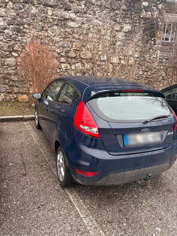 Gebraucht Ford Fiesta Ambiente 82 PS (60 kW) 2009 Blau Kleinwagen