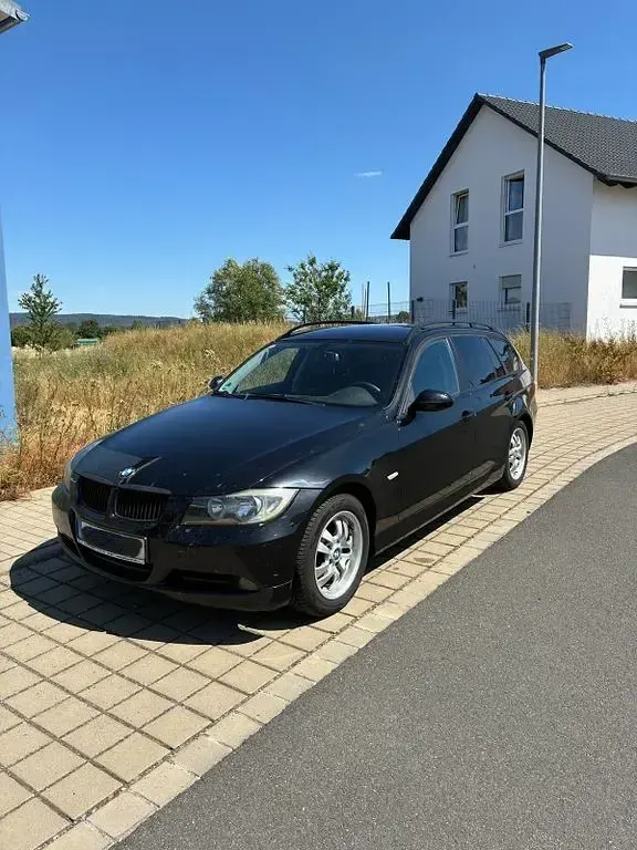 Gebraucht BMW 320 163 PS (119 kW) 2007 Schwarz Kombi