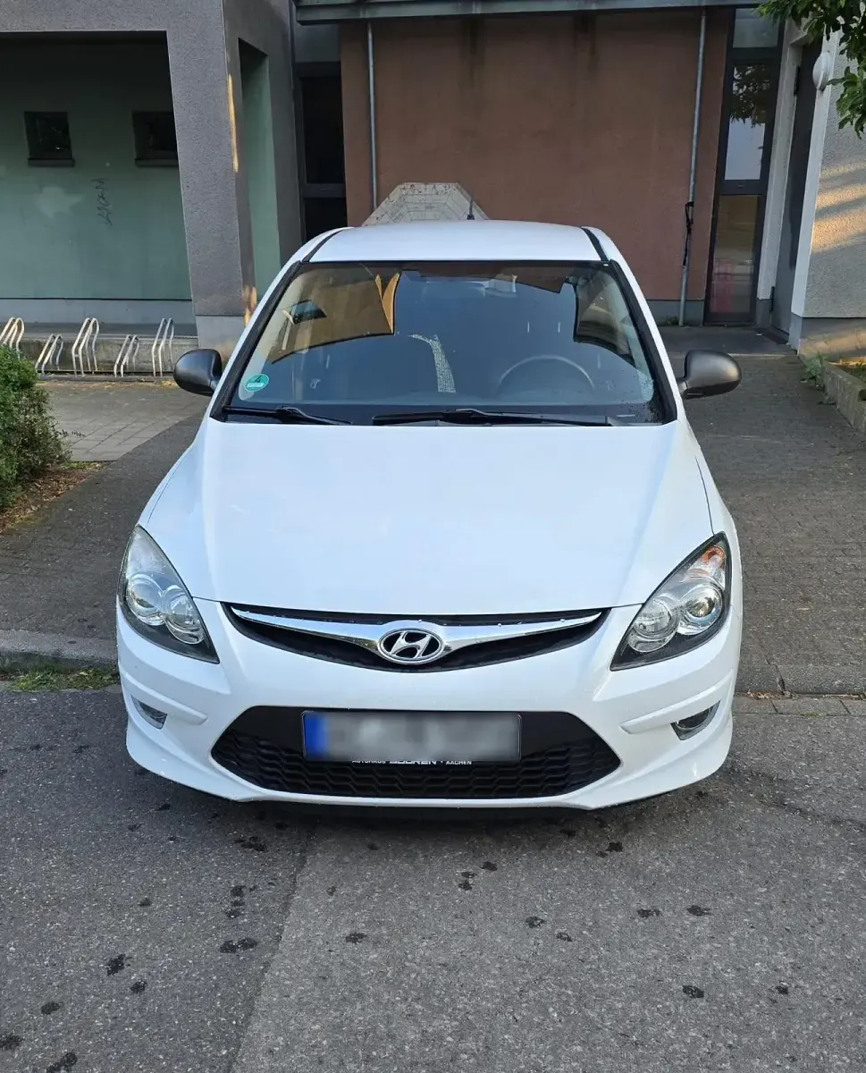 Gebraucht Hyundai i30 109 PS (80 kW) 2010 Weiß Kleinwagen