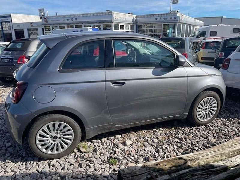 Gebraucht Fiat 500e 86 kW (118 PS) 2023 Colore esterno (mineral grau) Kleinwagen