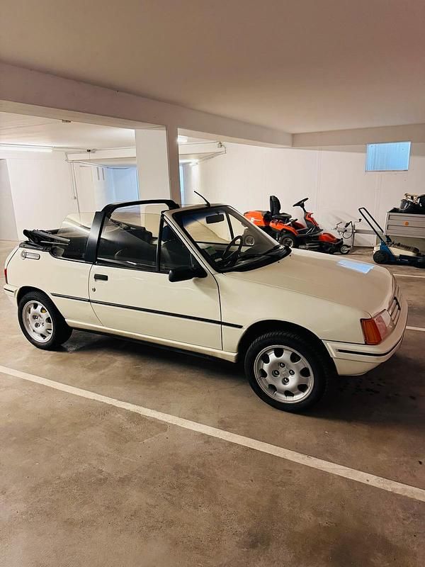 Weiß Gebraucht 1990 Peugeot 205 Cabrio | 8.205 € - Bild 1/4