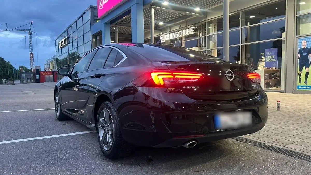 Gebraucht Opel Insignia Dynamic 170 PS (125 kW) 2018 Schwarz Limousine