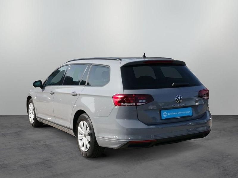 Gebraucht VW Passat Basis 150 PS (110 kW) 2023 Grau Kombi