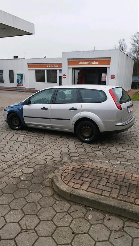 Gebraucht Ford Focus 101 PS (74 kW) 2006 Grau Kombi