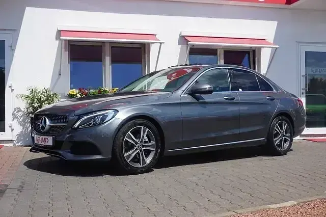 Gebraucht Mercedes C200 Avantgarde 184 PS (135 kW) 2018 Grau Limousine