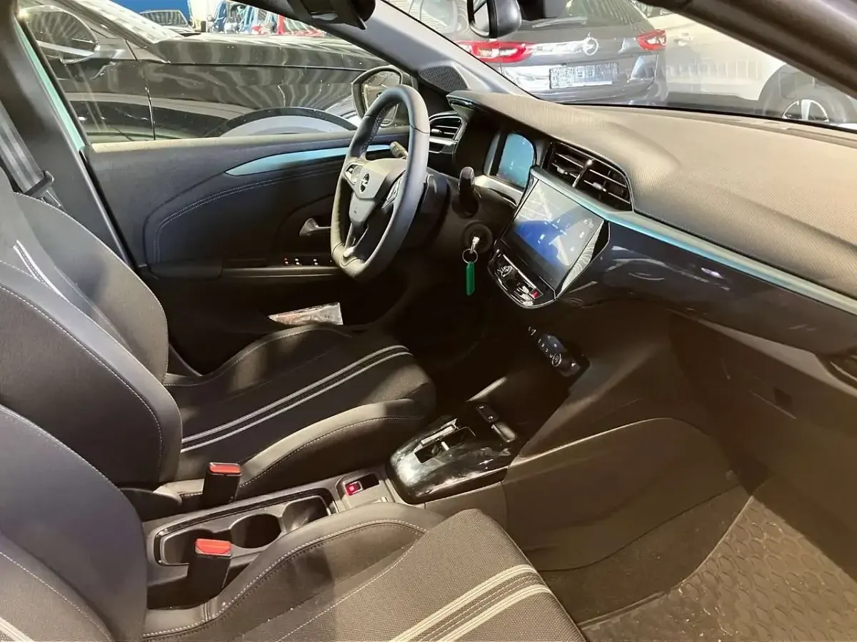 Używany Opel Corsa Edition 101 KM (74 kW) 2025 Zielony Hatchback