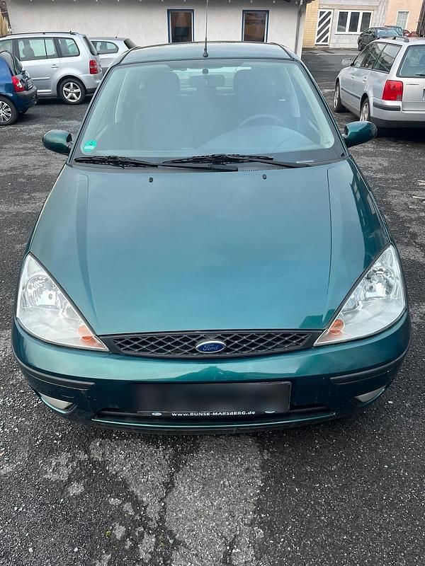 Grün Gebraucht 2002 Ford Focus Kleinwagen | 1.100 € (Fairer Preis) - Bild 1/4