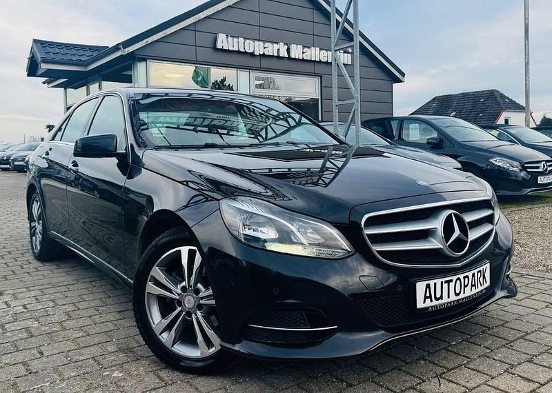 Schwarz Gebraucht 2015 Mercedes E200 Avantgarde Limousine | 14.899 € (Teuer) - Bild 1/4