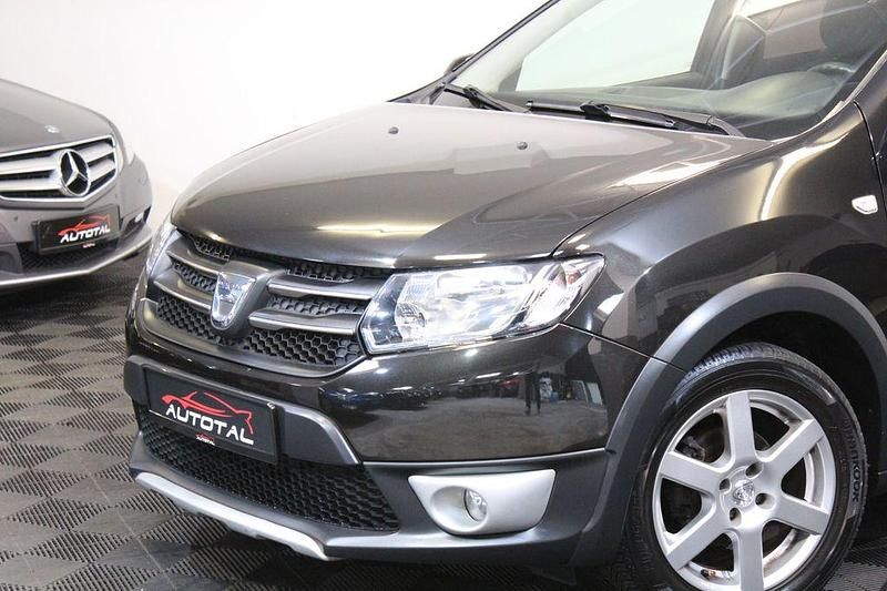 Gebraucht Dacia Sandero Prestige 90 PS (66 kW) 2014 Schwarz Limousine