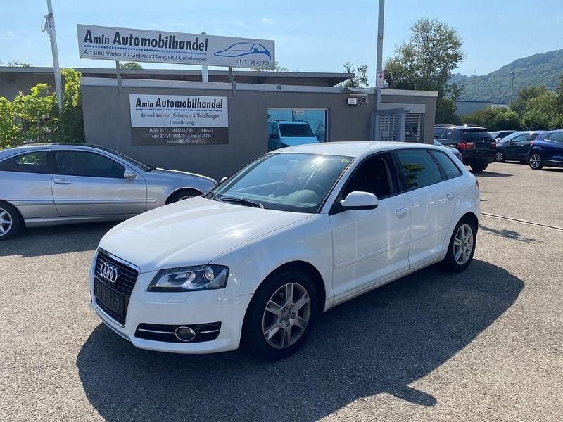 Weiß Gebraucht 2012 Audi A3 Sportback Attraction Limousine | 3.990 € (Superpreis) - Bild 1/4
