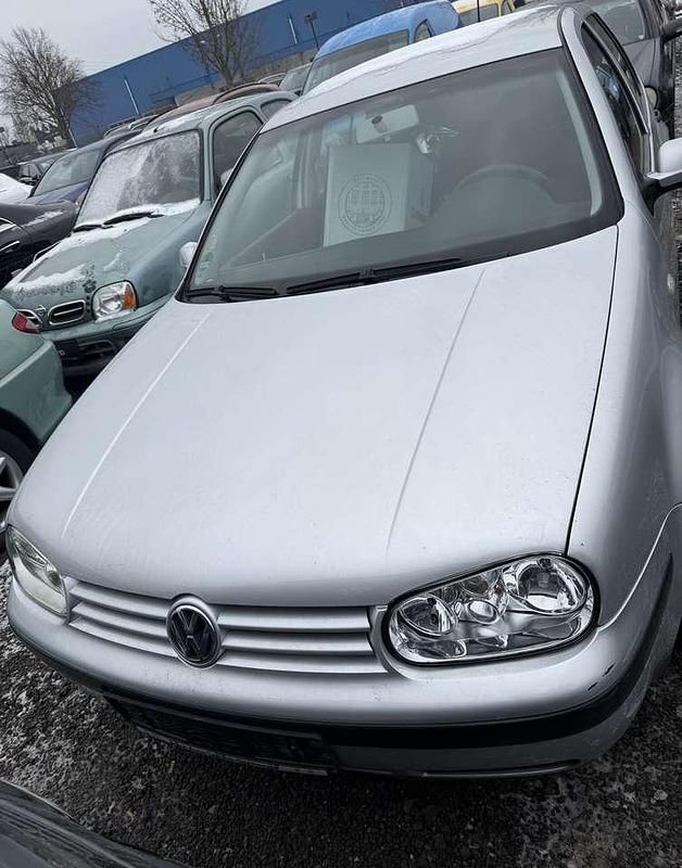 Silber Gebraucht 2003 VW Golf Limousine | 1.300 € (Superpreis) - Bild 1/4