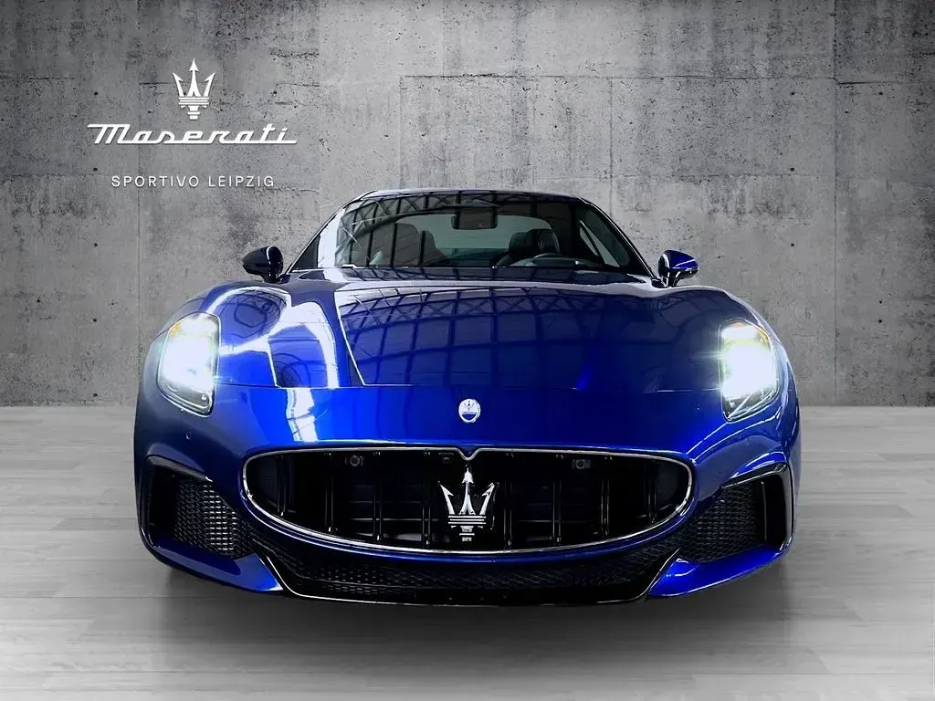 Gebraucht Maserati Granturismo 549 PS (403 kW) 2025 Blau Coupé