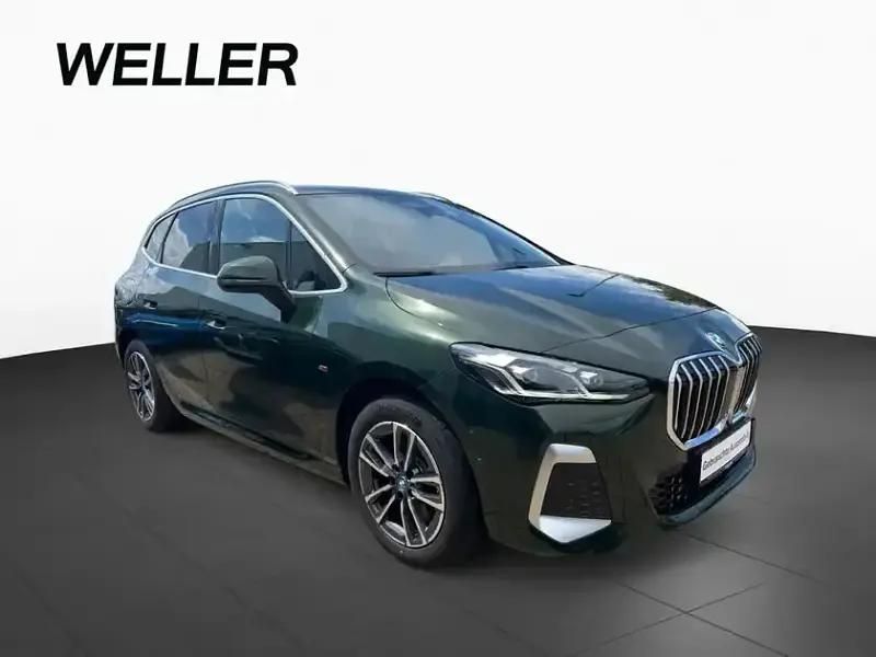 Gebraucht BMW 230e Active Tourer M Sport 326 PS (239 kW) 2024 Sanremo grün (grün) Van / Kleinbus