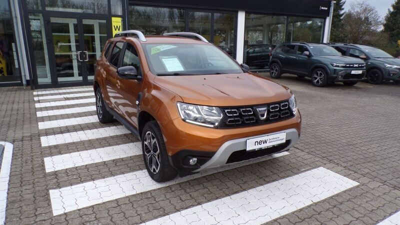 Orange atacama (metallic) Gebraucht 2020 Dacia Duster Celebration SUV | 16.990 € (Guter Preis) - Bild 1/4