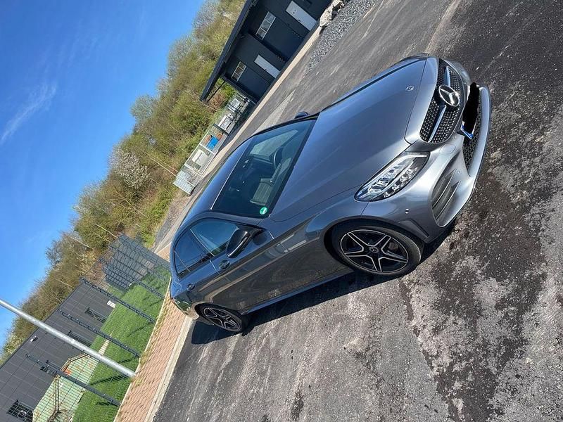 Gebraucht Mercedes C180 AMG line 156 PS (114 kW) 2019 Grau Limousine
