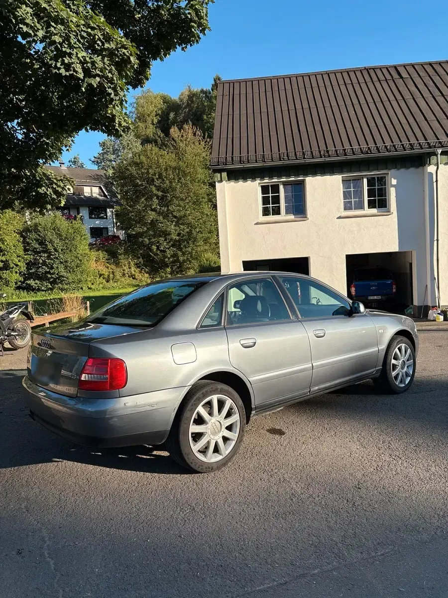 Gebraucht Audi A4 100 PS (73 kW) 1999 Silber Limousine