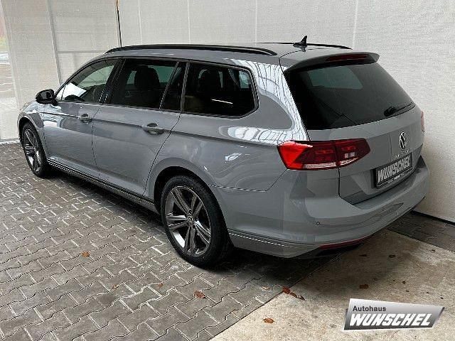 Gebraucht VW Passat Basis 150 PS (110 kW) 2023 Grau Kombi