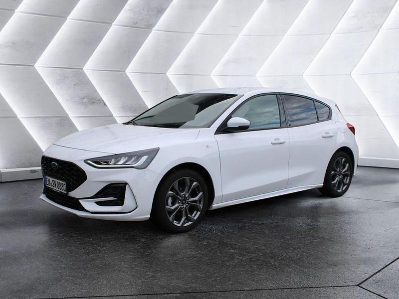 Weiß Gebraucht 2023 Ford Focus ST-Line Limousine | 17.900 € (Superpreis) - Bild 1/4