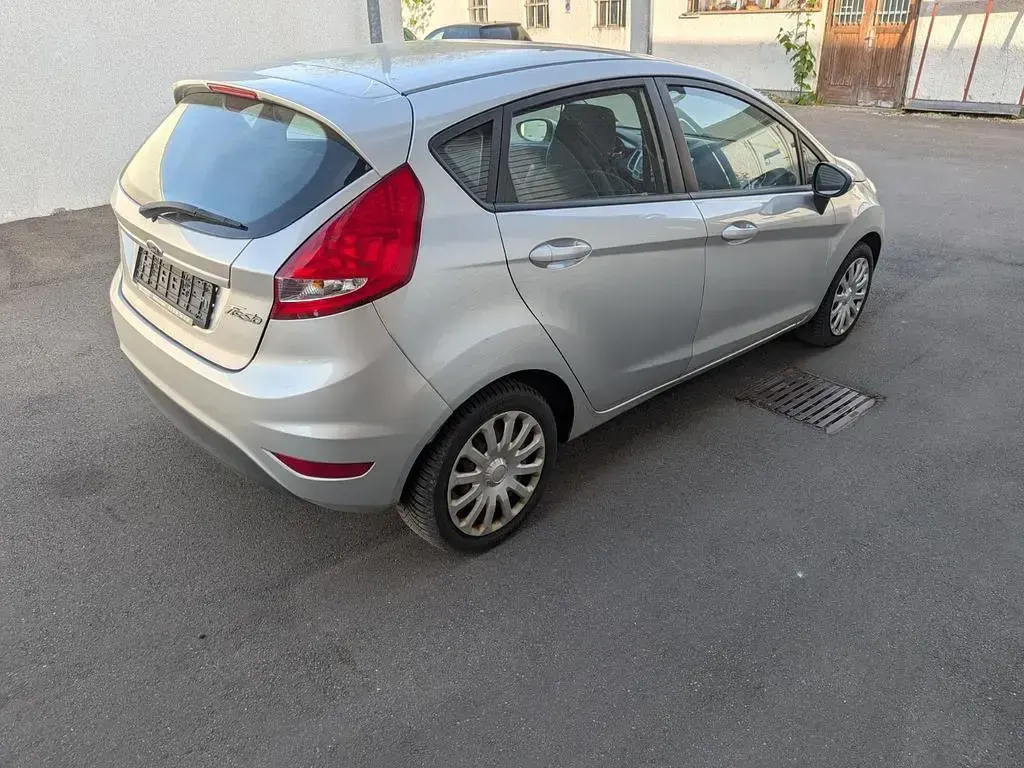Gebraucht Ford Fiesta Trend 95 PS (69 kW) 2012 Limousine