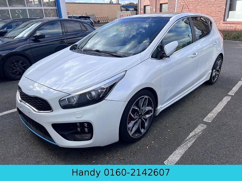 Weiß Gebraucht 2016 Kia Ceed GT-Track Limousine | 8.980 € (Superpreis) - Bild 1/4