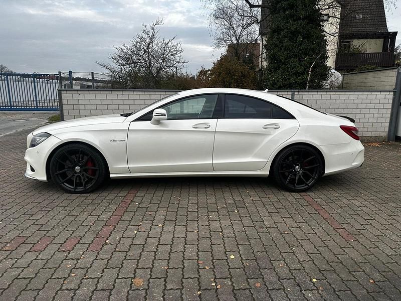 Weiß Gebraucht 2012 Mercedes CLS500 AMG line Limousine | 25.800 € (Fairer Preis) - Bild 1/4