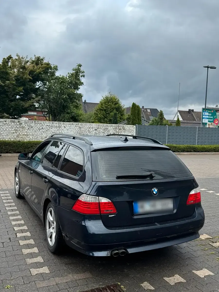 Gebraucht BMW 530 235 PS (172 kW) 2008 Blau Kombi