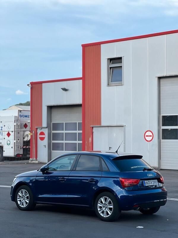 Blau Gebraucht 2013 Audi A1 Kleinwagen | 6.950 € - Bild 1/4