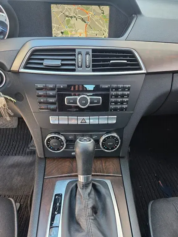 Second-hand Mercedes C180 Elegance 156 CP (114 kW) 2011 Argintiu Berlinǎ