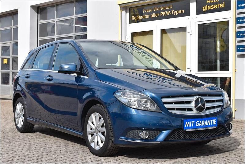 Gebraucht Mercedes B180 122 PS (89 kW) 2012 Blau Van / Kleinbus