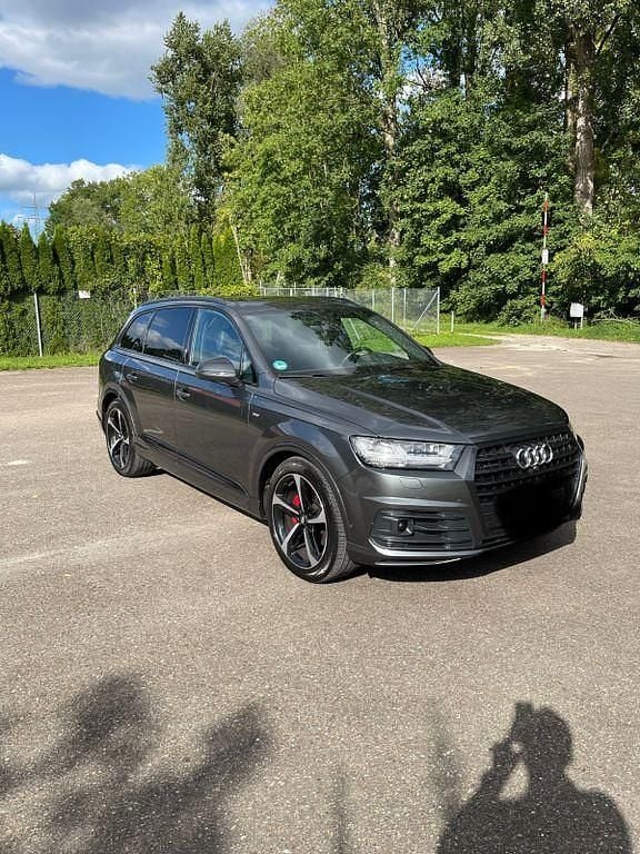 Grau Gebraucht 2017 Audi Q7 Ambiente SUV | 32.900 € (Fairer Preis) - Bild 1/4