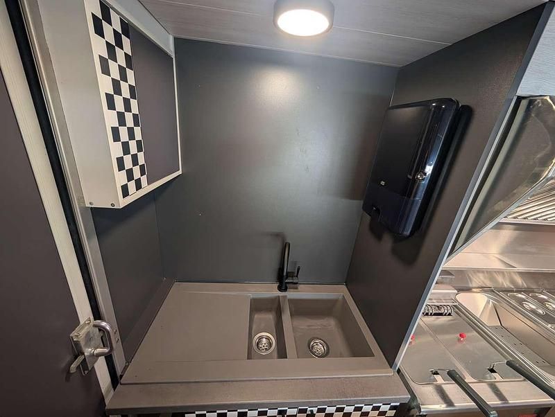 Gebraucht Iveco Daily 116 PS (85 kW) 2009 Braun Van