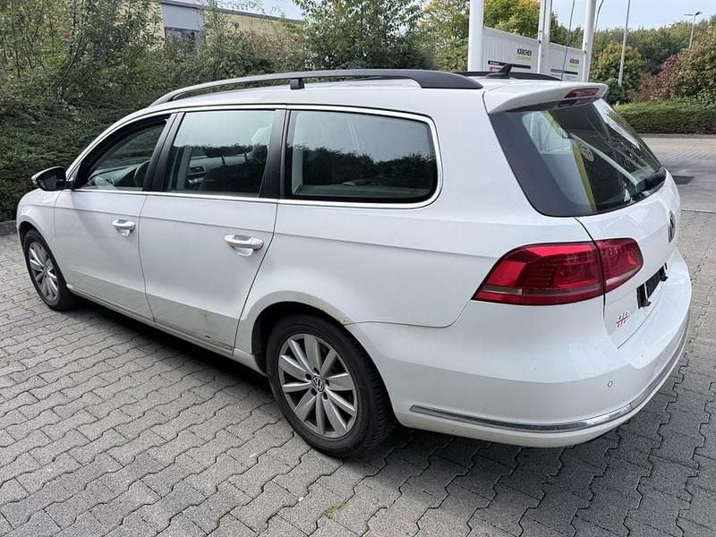 Gebraucht VW Passat Comfortline 140 PS (102 kW) 2012 Weiß Kombi