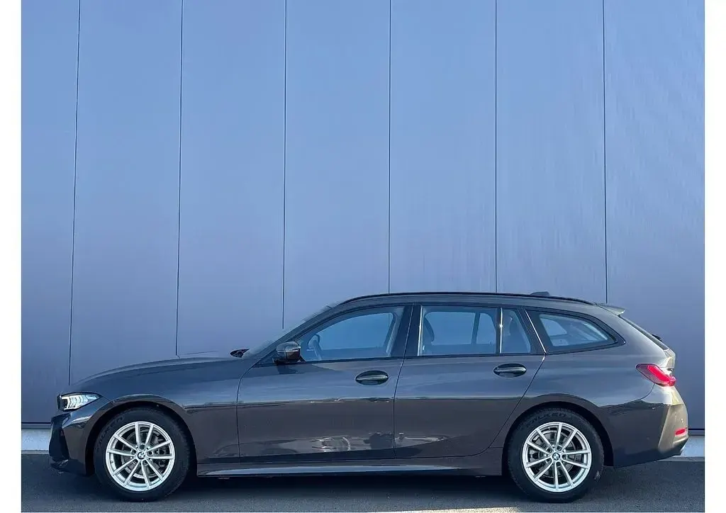 Gebraucht BMW 318 150 PS (110 kW) 2023 Grau Limousine