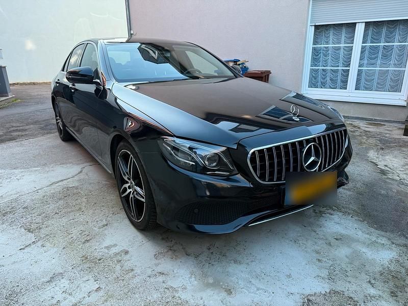 Gebraucht Mercedes E220 194 PS (142 kW) 2016 Schwarz Limousine