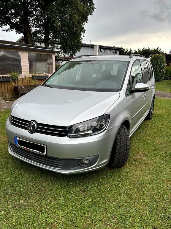 Gebraucht VW Touran Trendline 105 PS (77 kW) 2014 Silber Van / Kleinbus