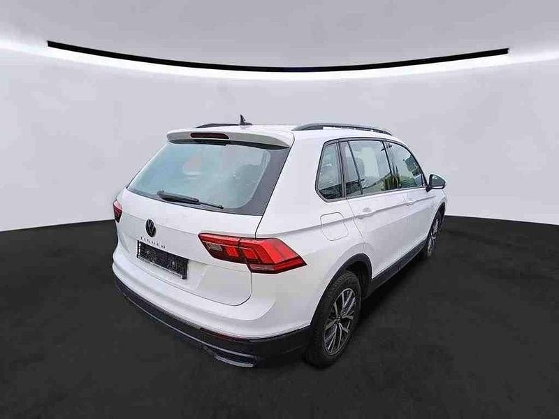 Gebraucht VW Tiguan Life 150 PS (110 kW) 2023 Pure white SUV